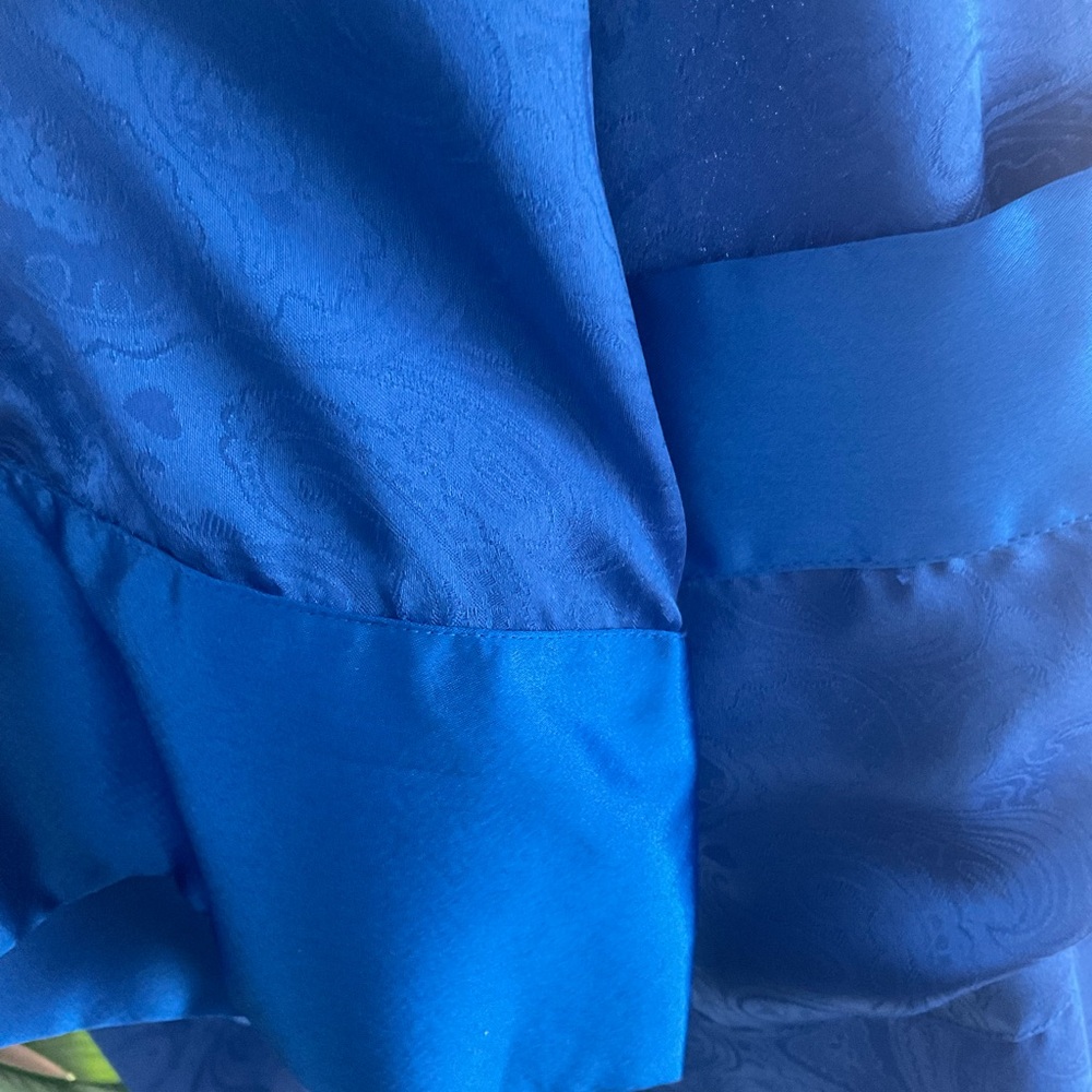 Elegant Blue Long Robe - Picture 3 of 4